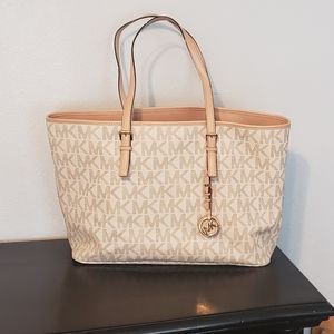 Michael Kors Extra Large Tote purse